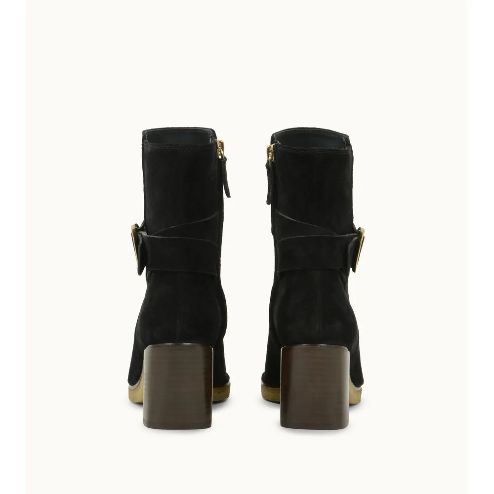 Boots in Suede