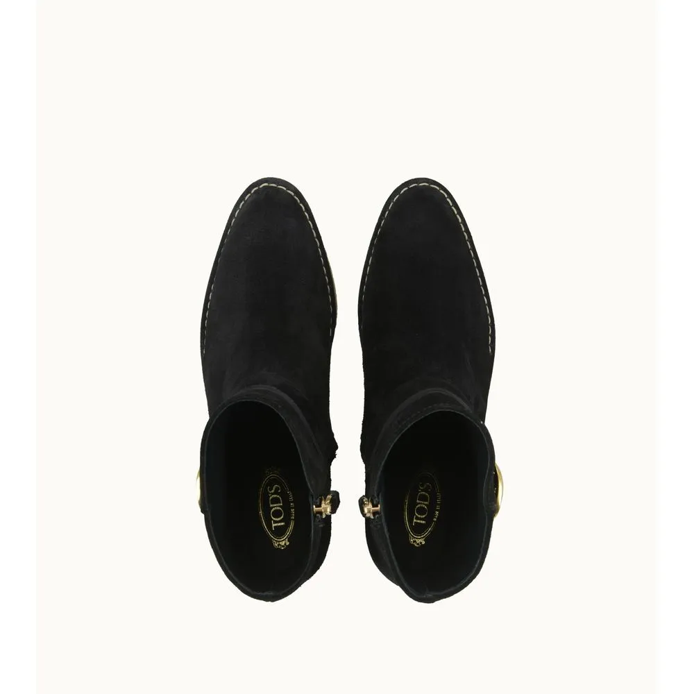 Boots in Suede