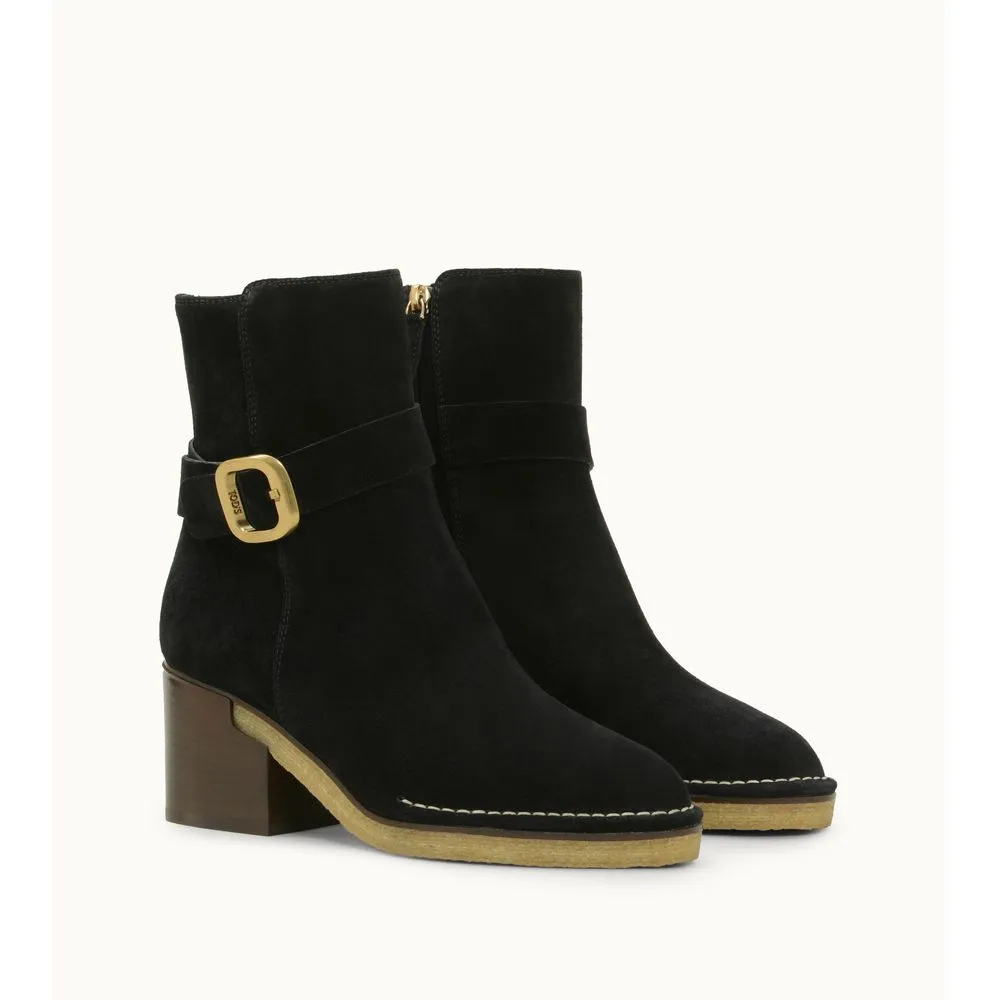 Boots in Suede