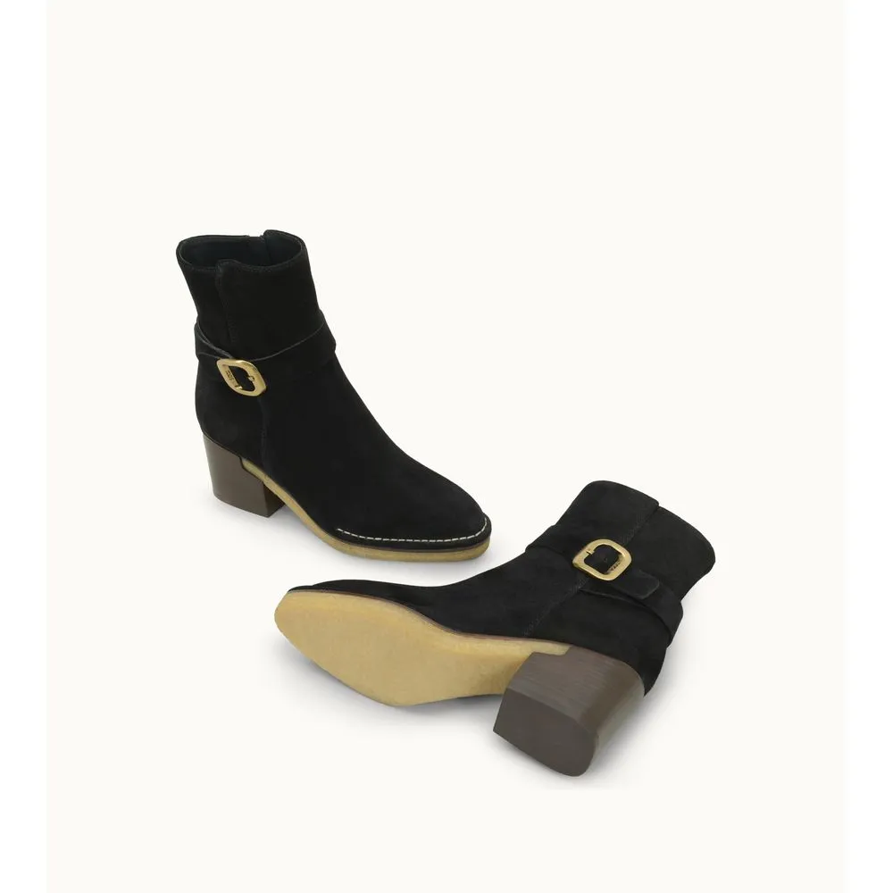 Boots in Suede