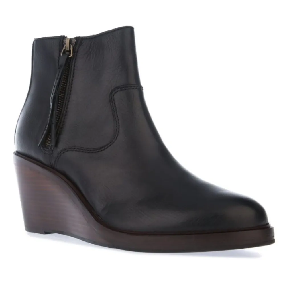 Clarks Clarkdale 2 Zip Black Leather Boot (Women's)