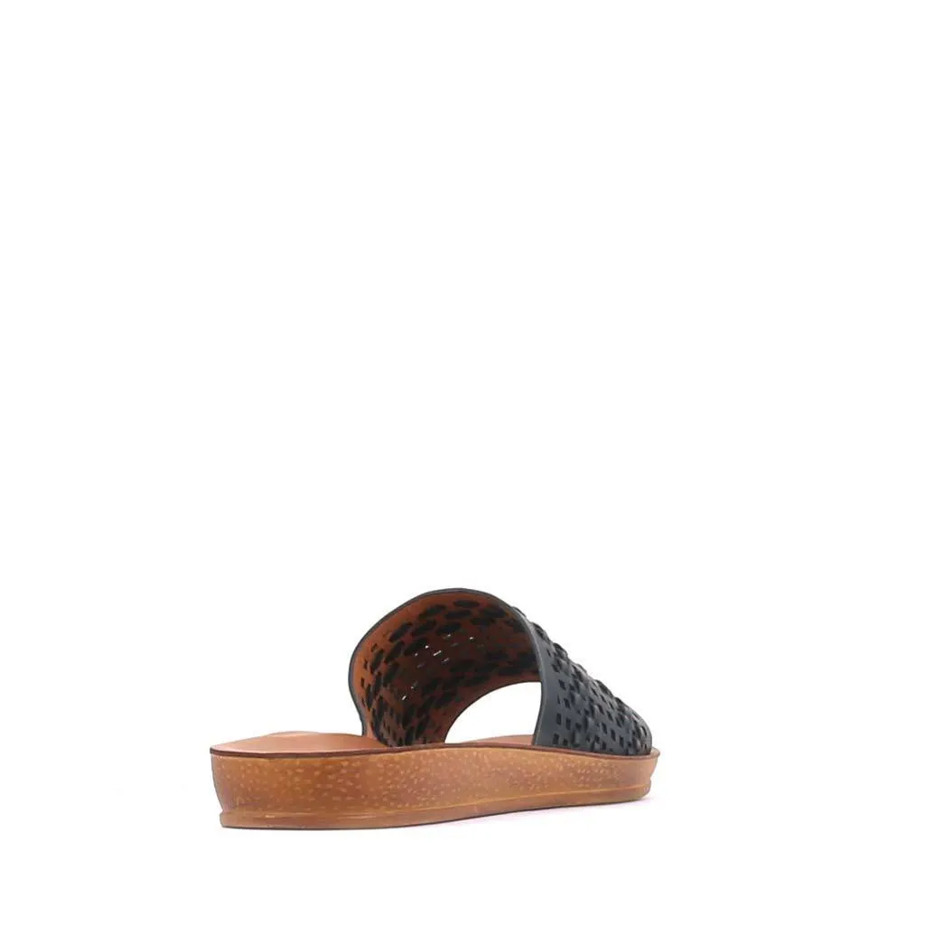 Conny  Slides