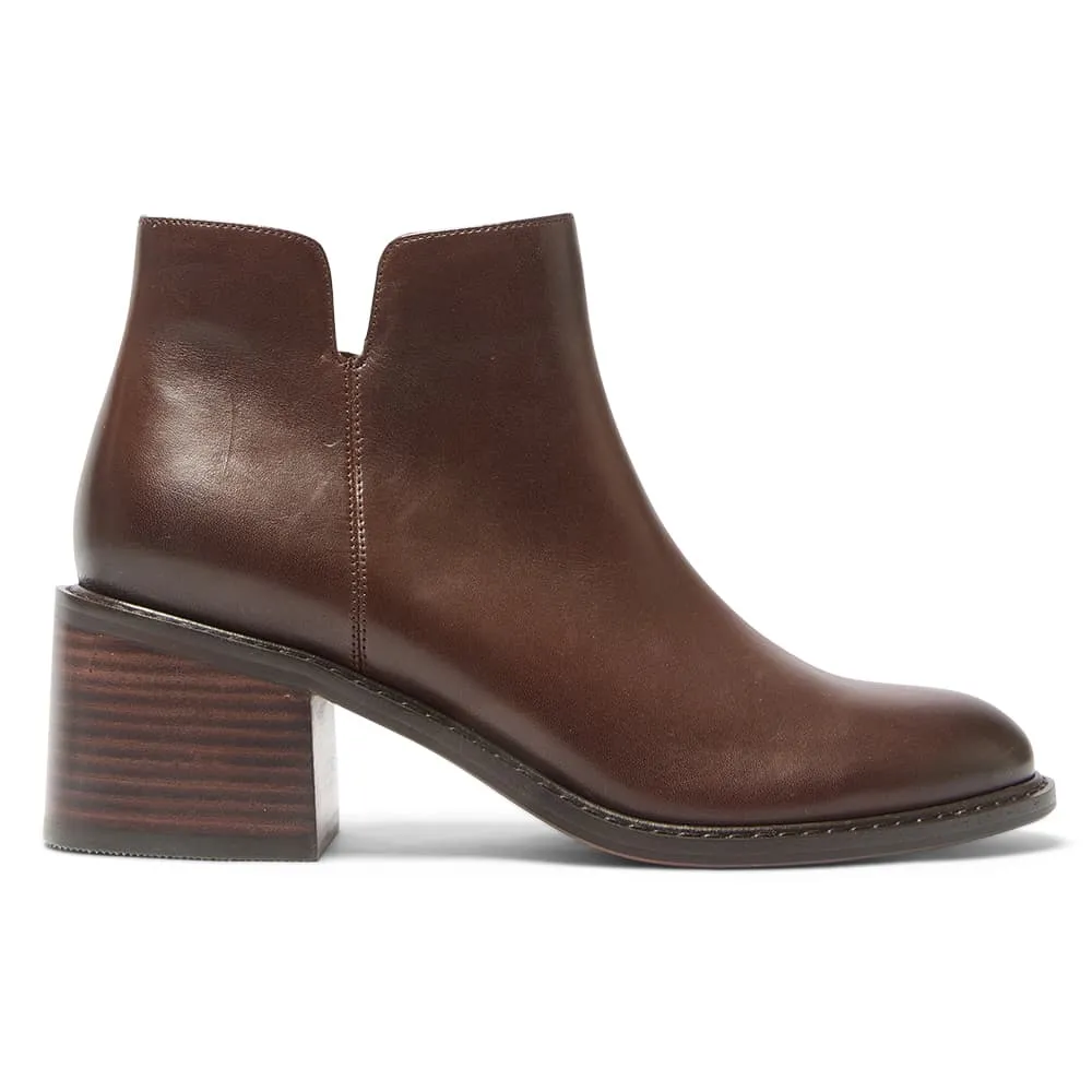 Earl Boot in Brown Leather