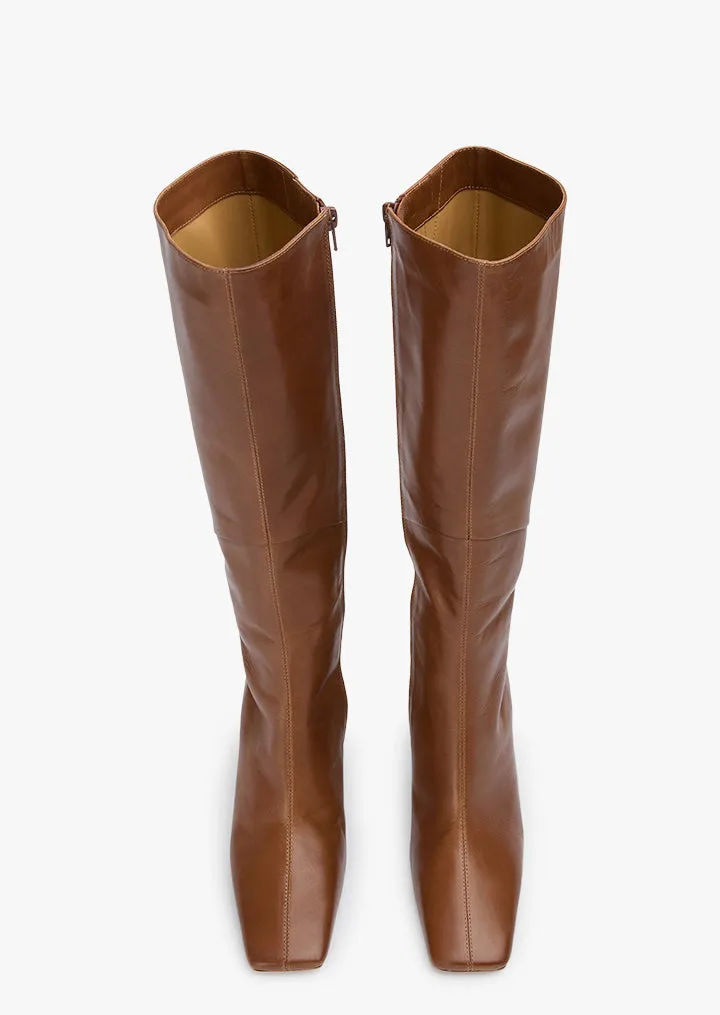 Foxy Toffee Como