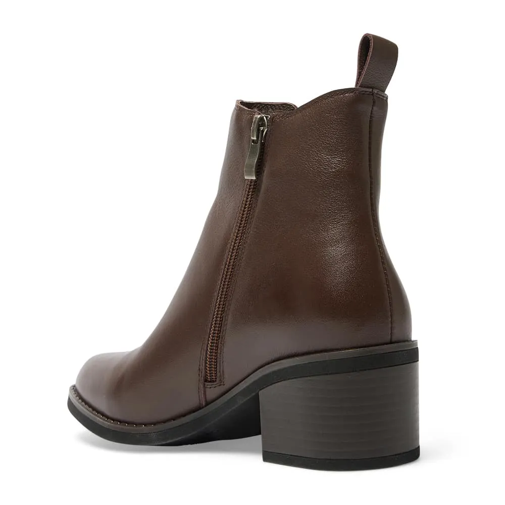 Franklin Boot in Chocolate Glove Leather