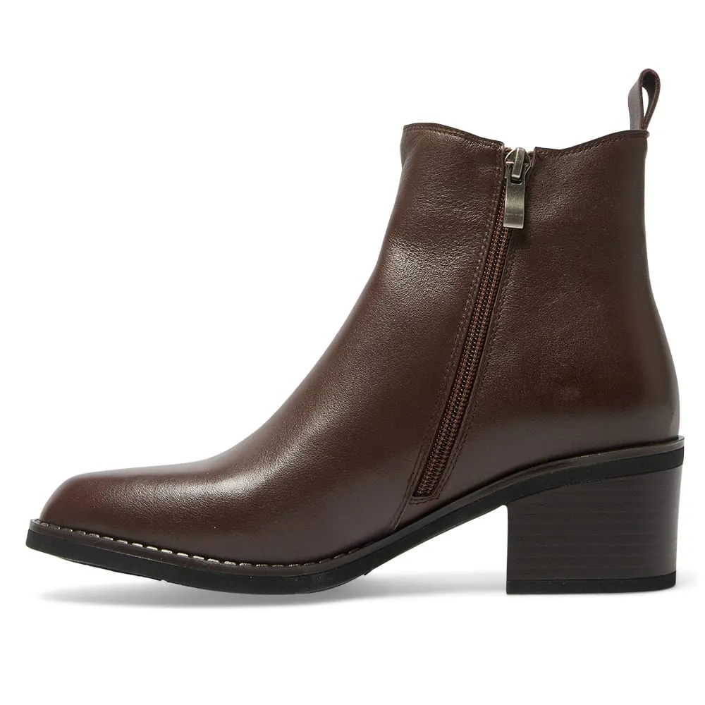 Franklin Boot in Chocolate Glove Leather