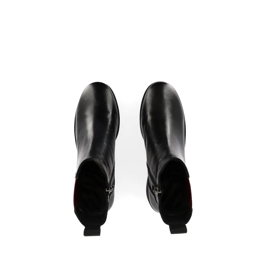 PROP - BLACK LEATHER