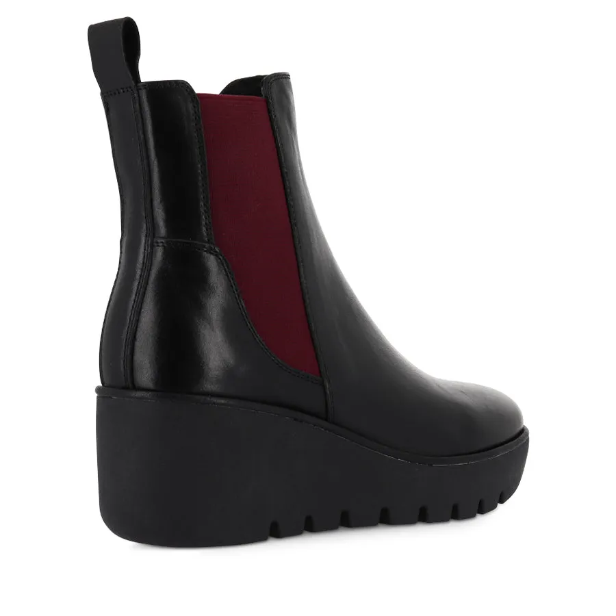 PROP - BLACK LEATHER