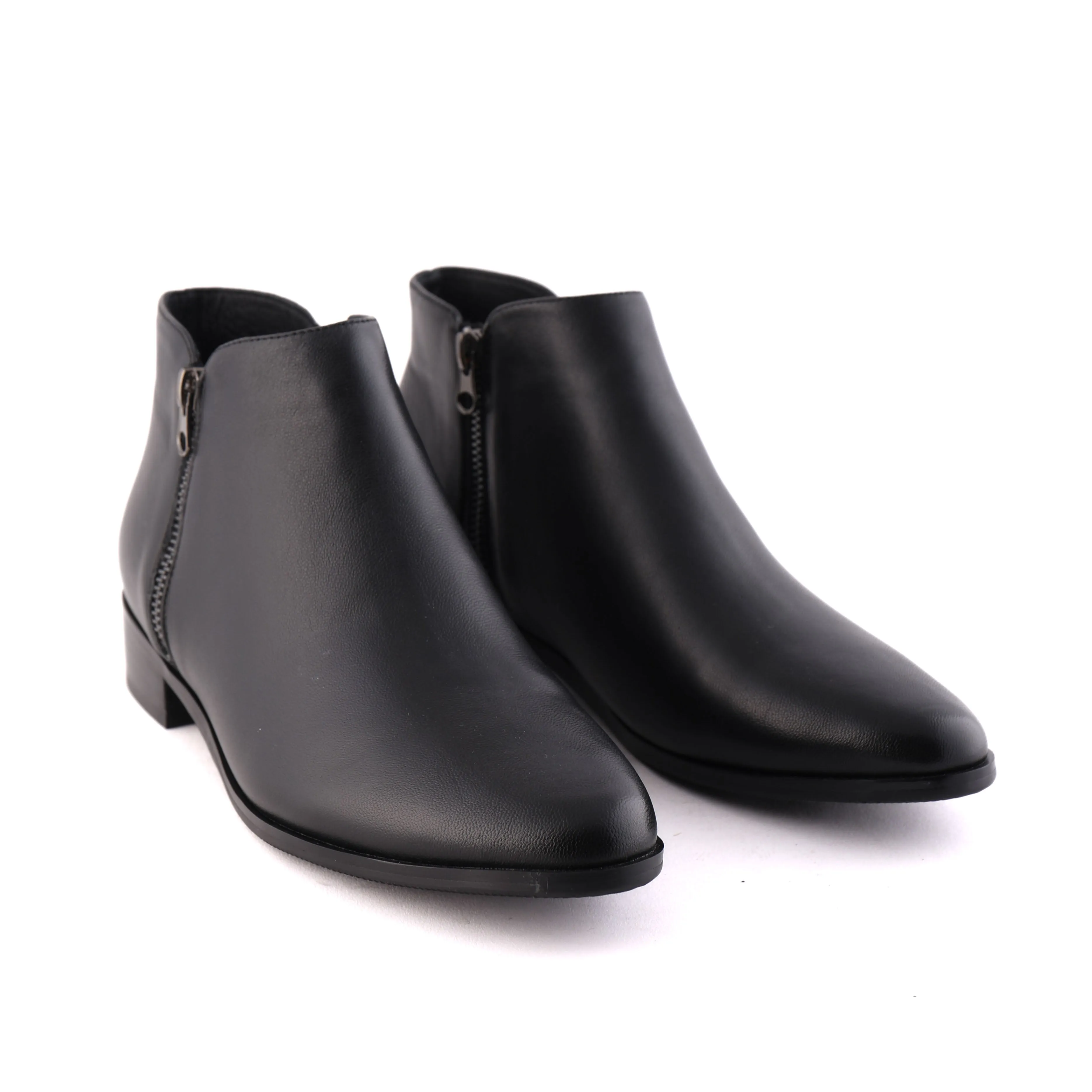RIVER Black Leather