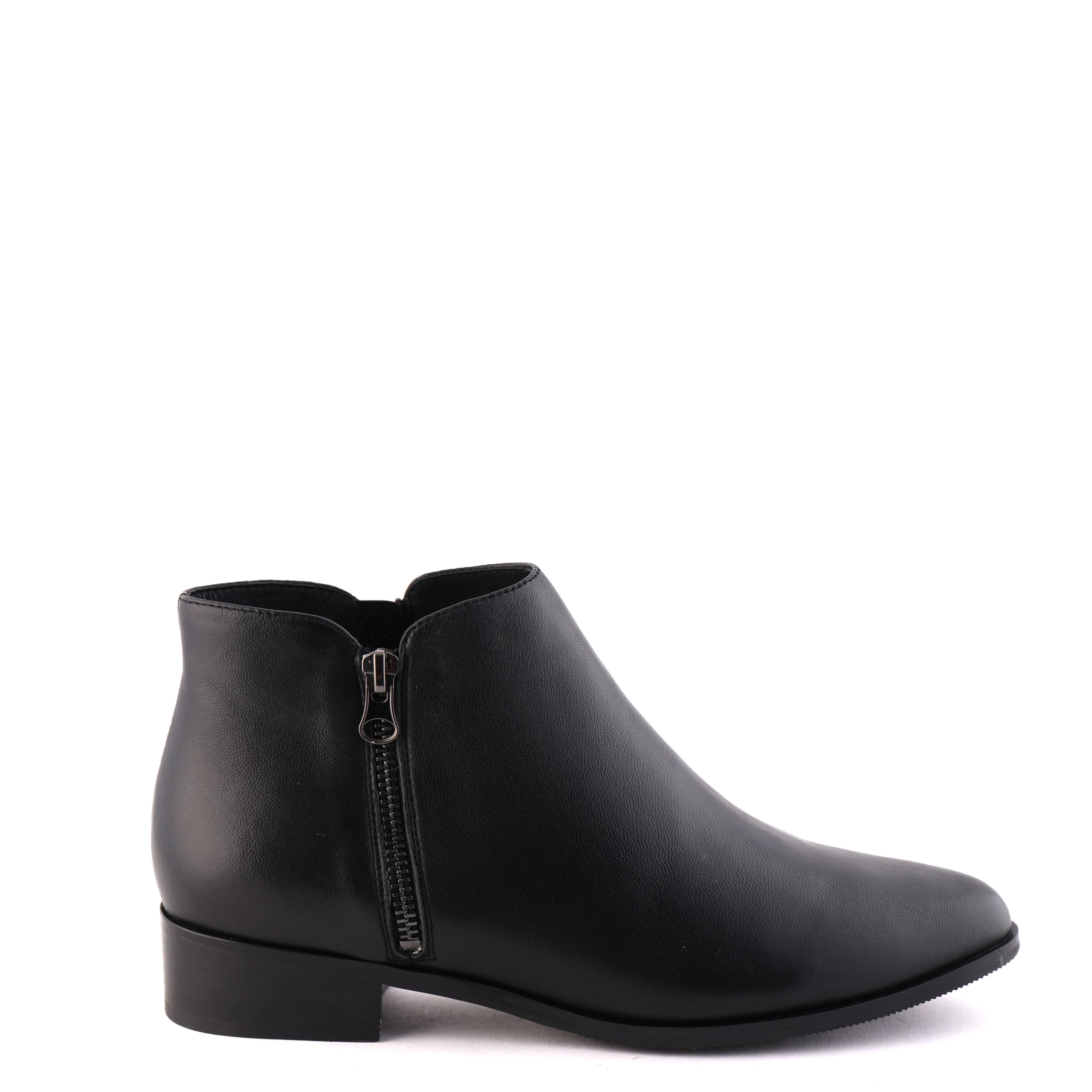 RIVER Black Leather