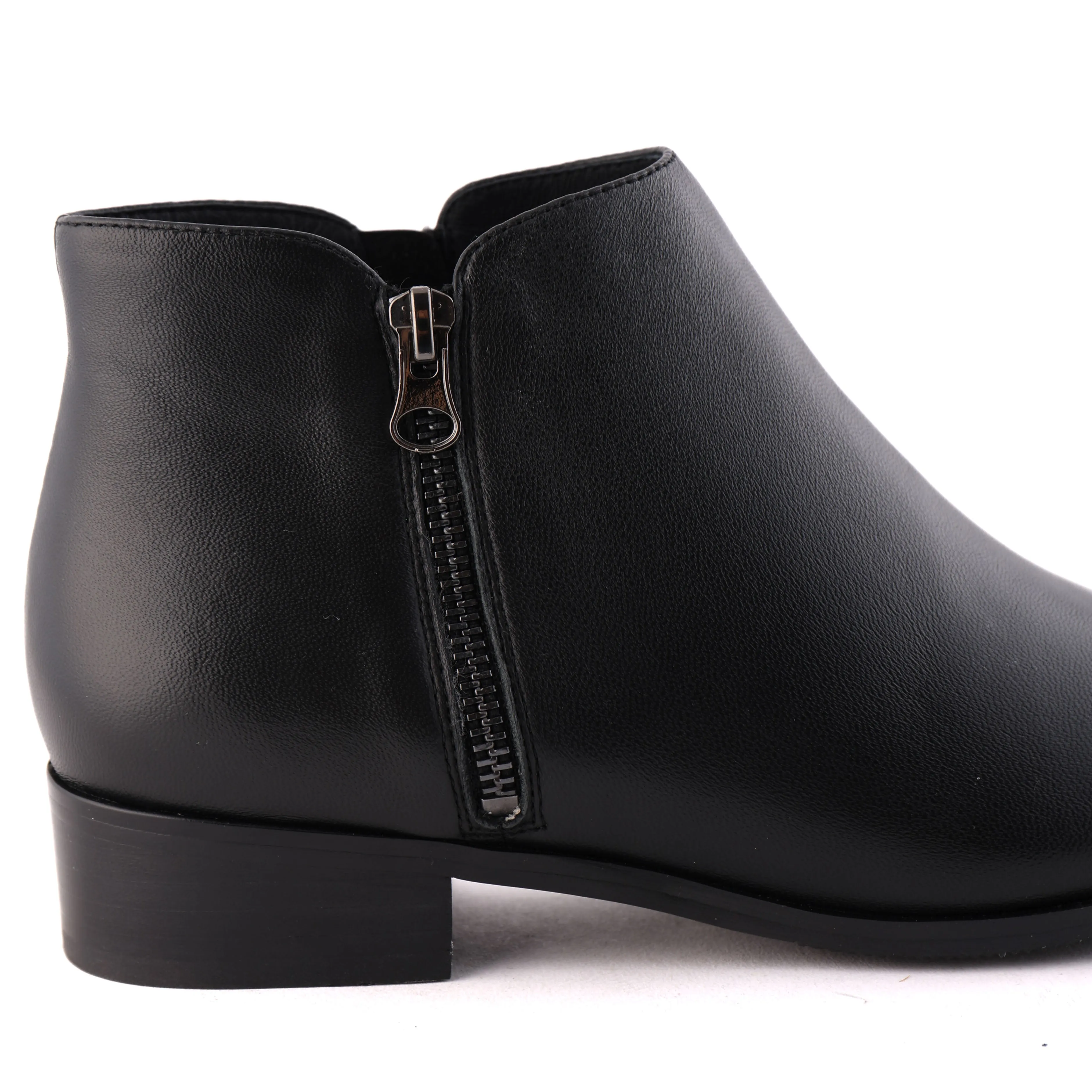 RIVER Black Leather
