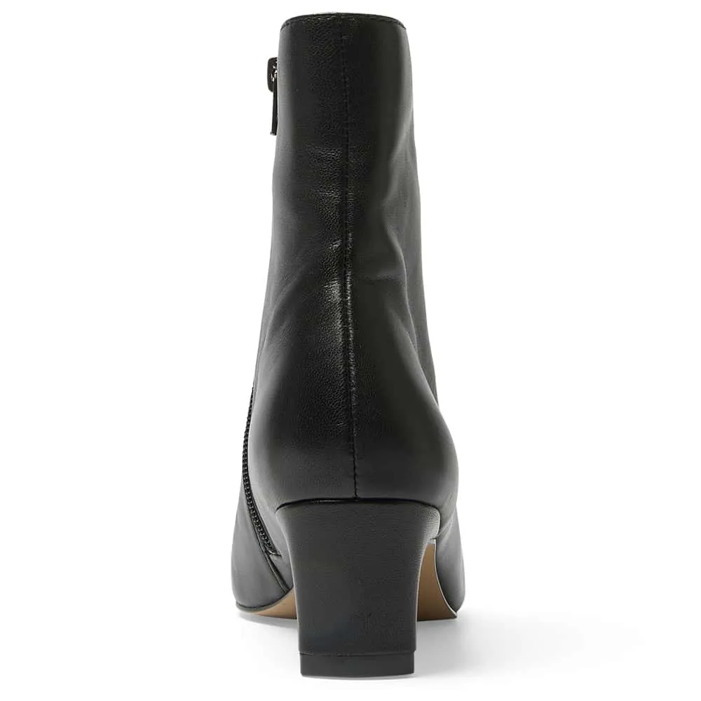 Seattle Boot in Black Leather