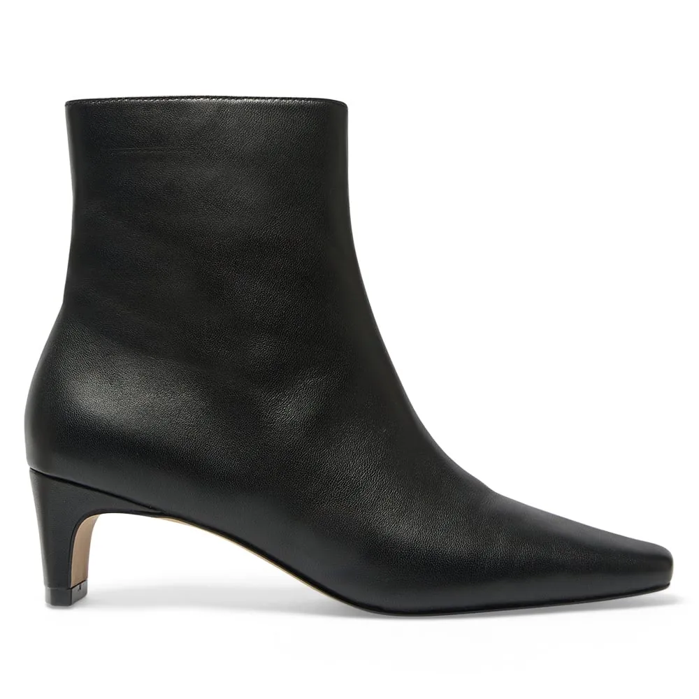 Seattle Boot in Black Leather