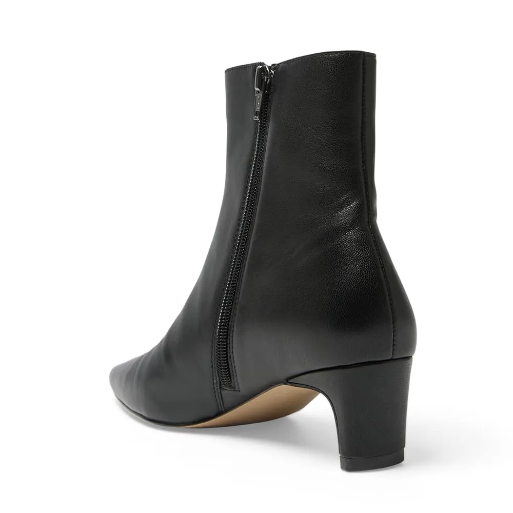 Seattle Boot in Black Leather