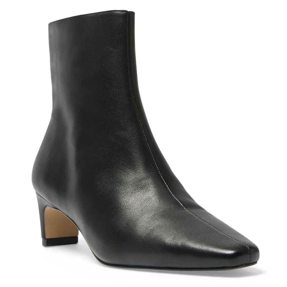 Seattle Boot in Black Leather