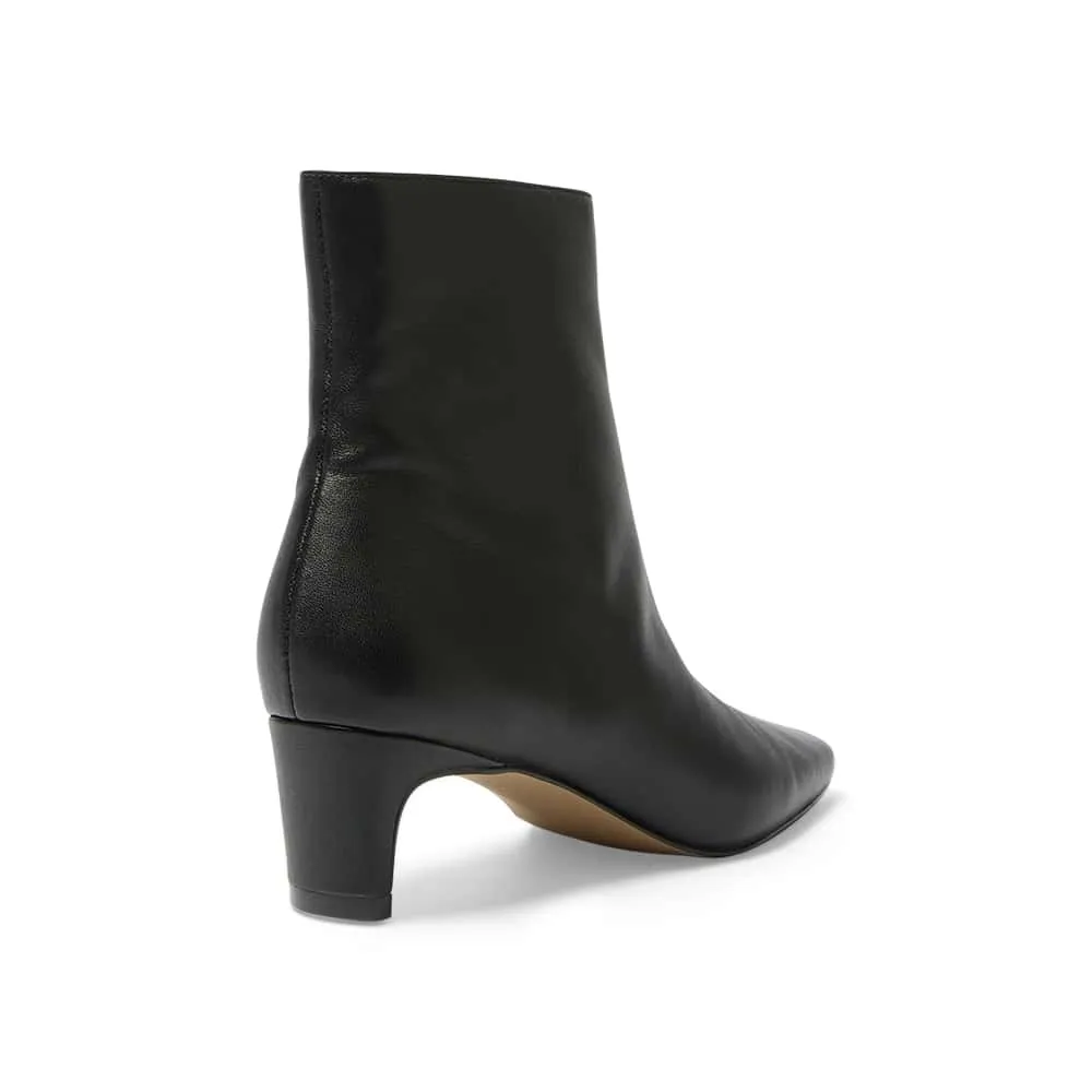 Seattle Boot in Black Leather