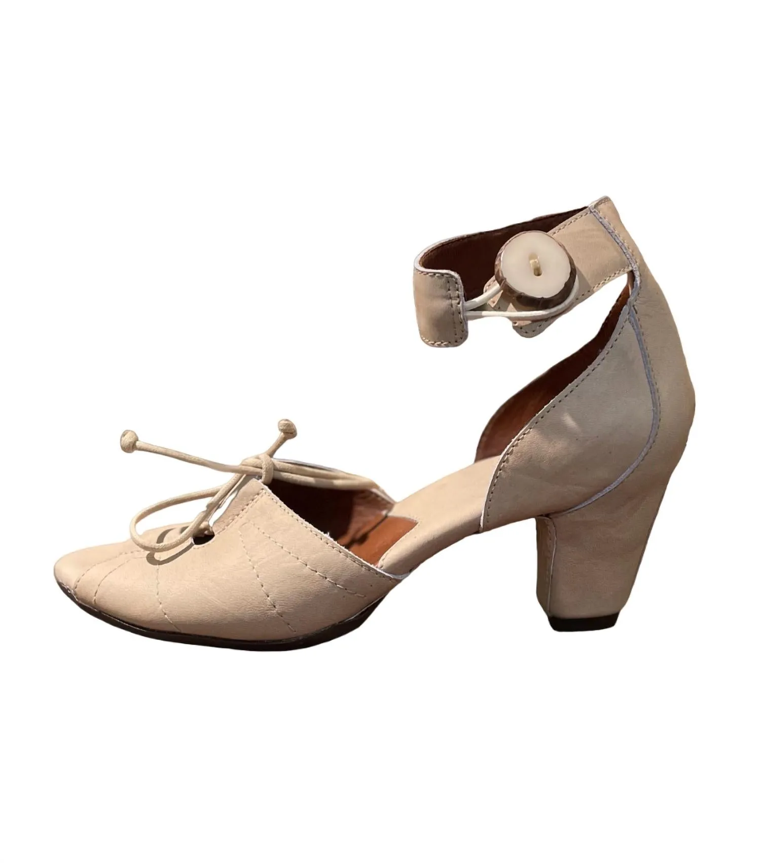 Vera Gillie Sandal In Beige
