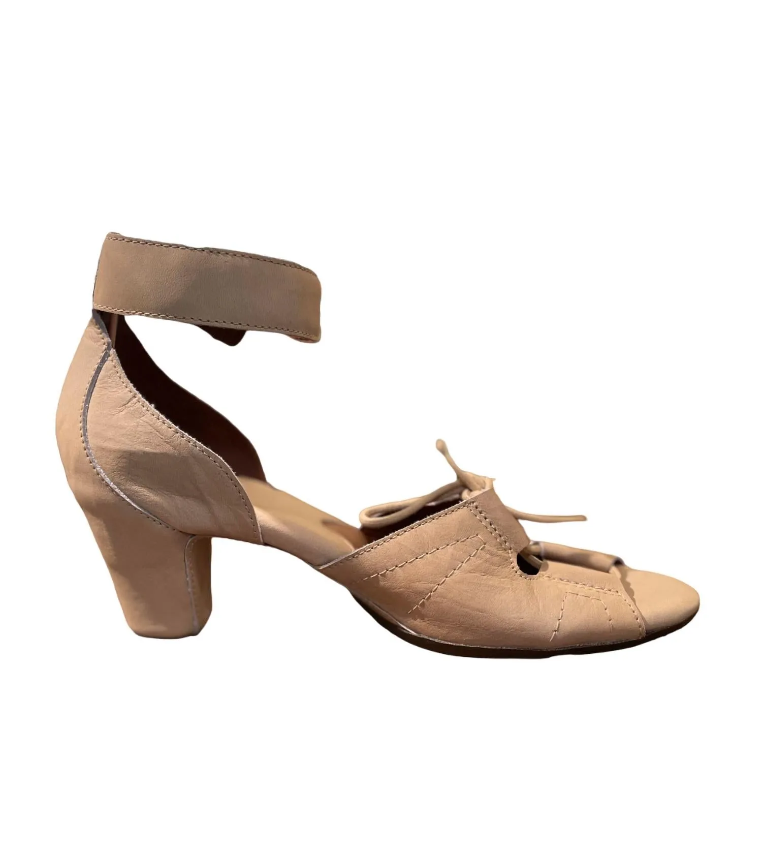 Vera Gillie Sandal In Beige
