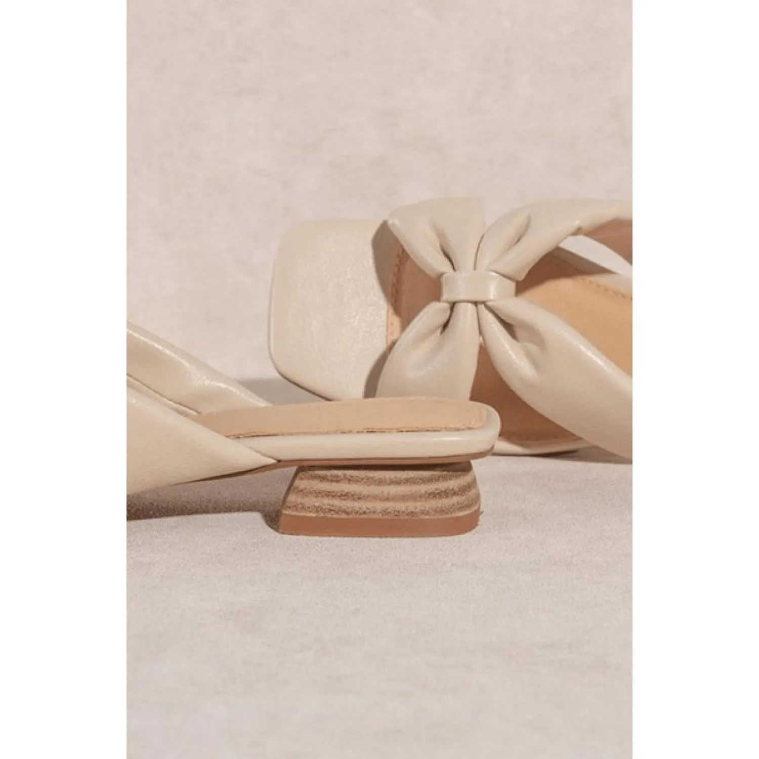 Women's Knot Sandal In Beige