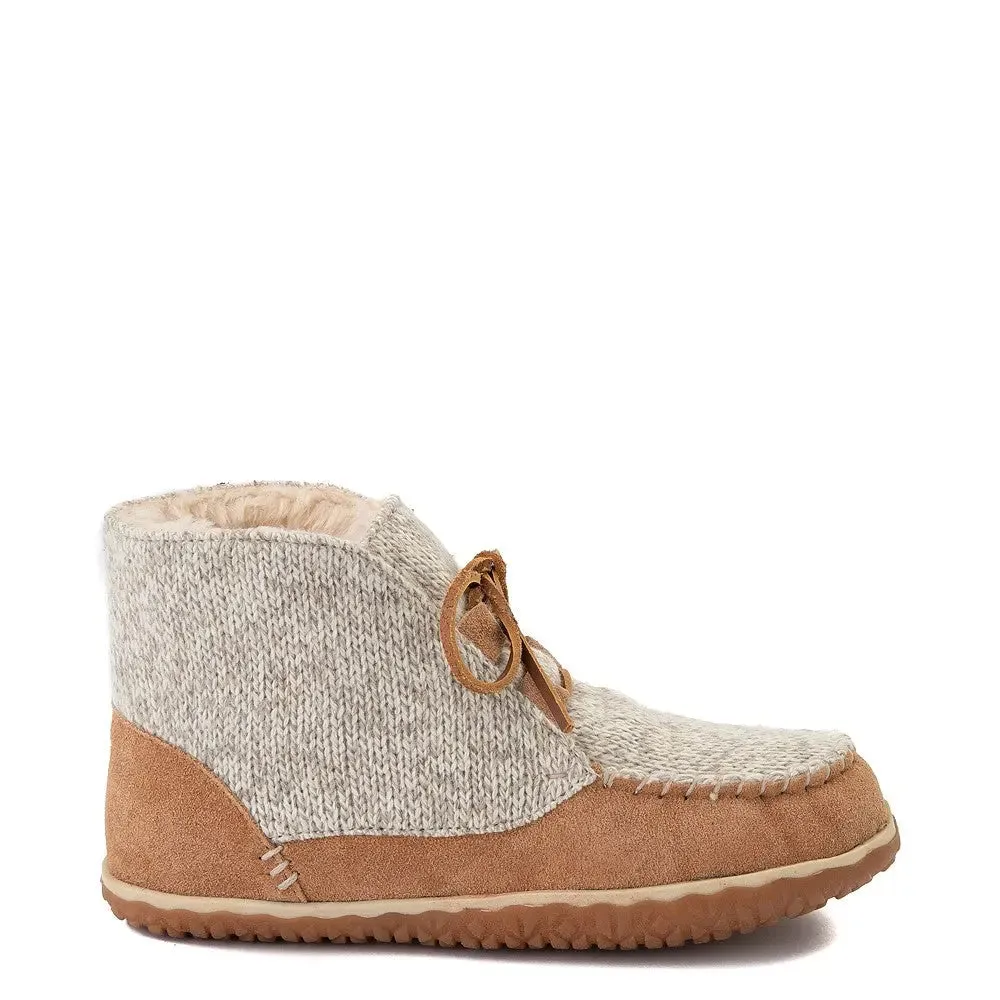 Womens Minnetonka Torrey Lace-Up  Cozy, Stylish & Adventure-Ready