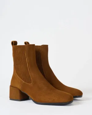 Women's Niki Boots In Sandalo Suede