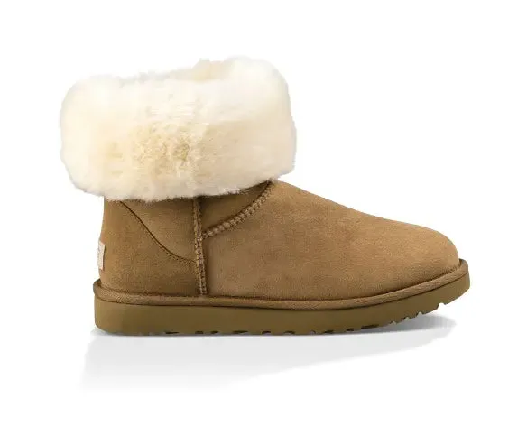 Womens UGG Classic Short II  Timeless Comfort & Style