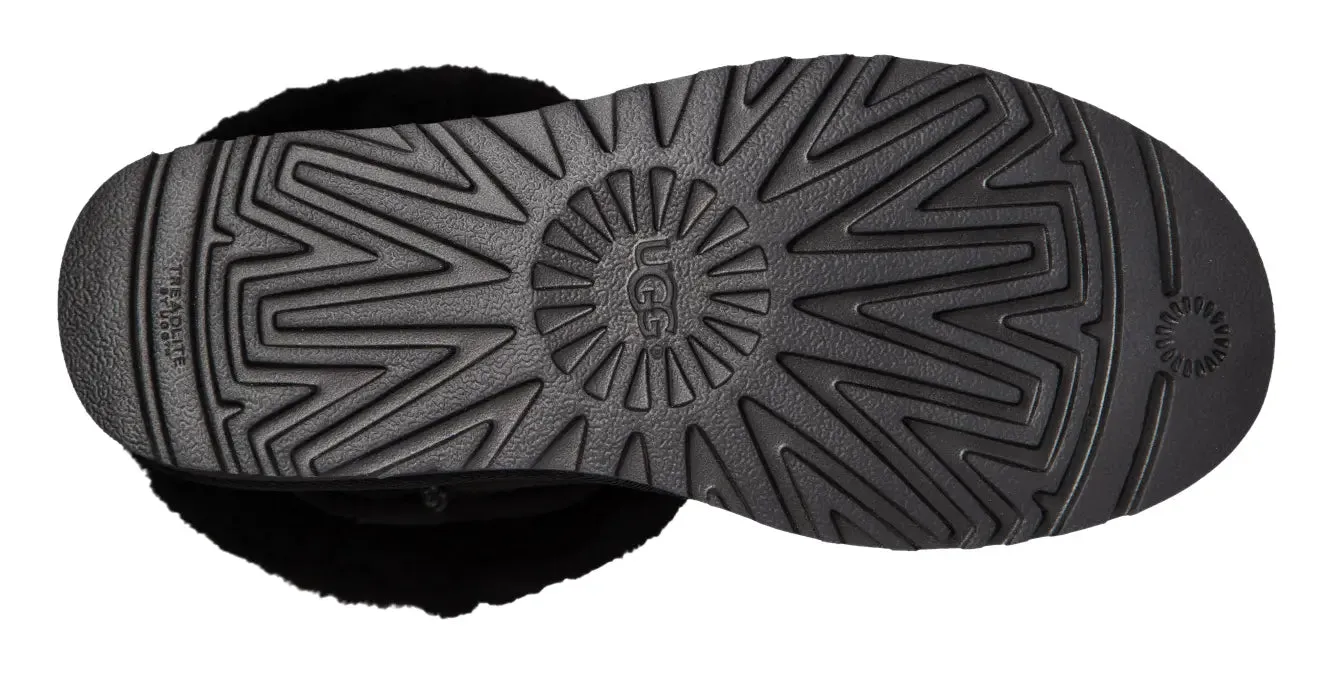 Womens UGG Classic Short II  Timeless Comfort & Style