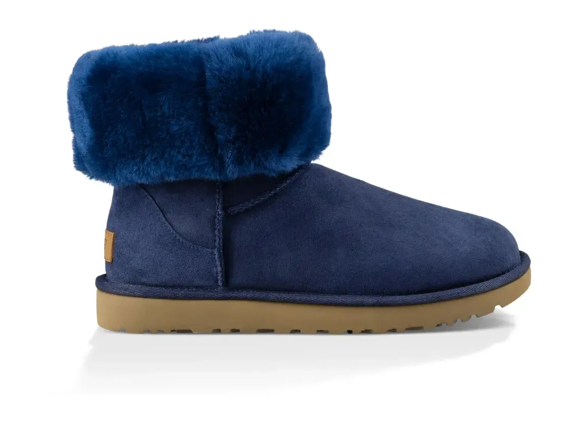 Womens UGG Classic Short II  Timeless Comfort & Style