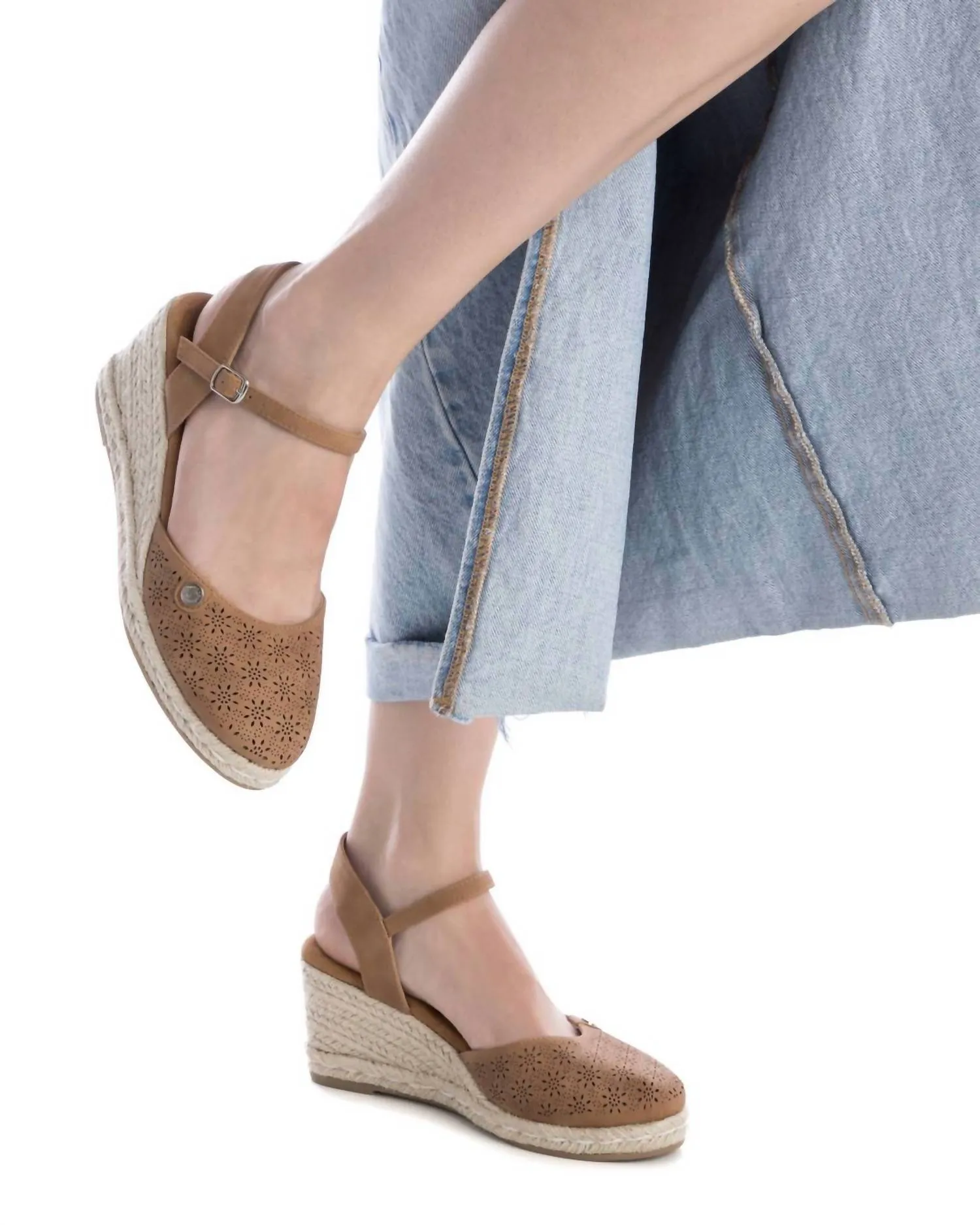 Women's Wedge Sandals In Camel